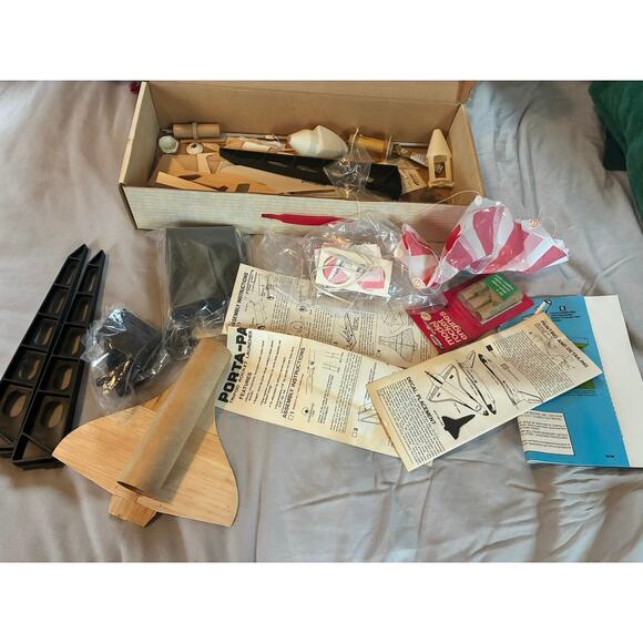 Estes Model Rocketry Starter Kit Range Operations Box Nearly Complete w/ Engines - Picture 7 of 8